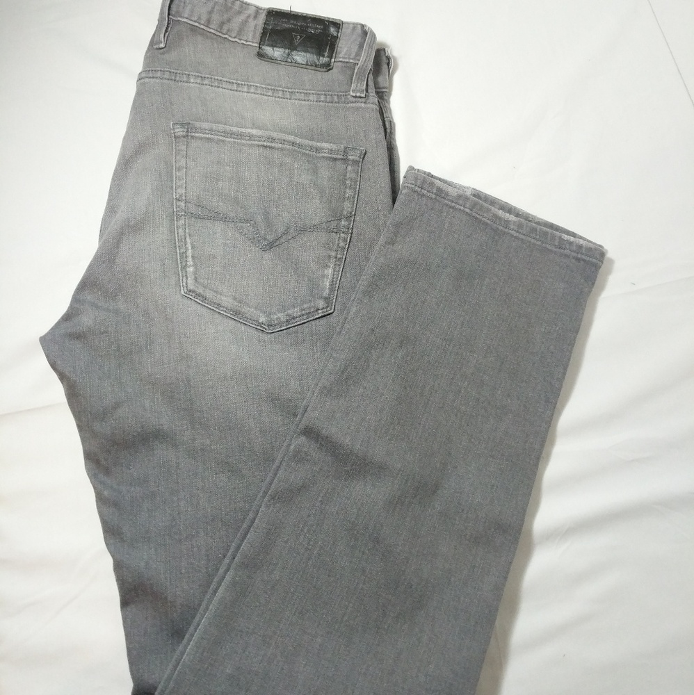 GUESS DISTRESSED WHIRLWIND SLIM STRAIGHT GRAY